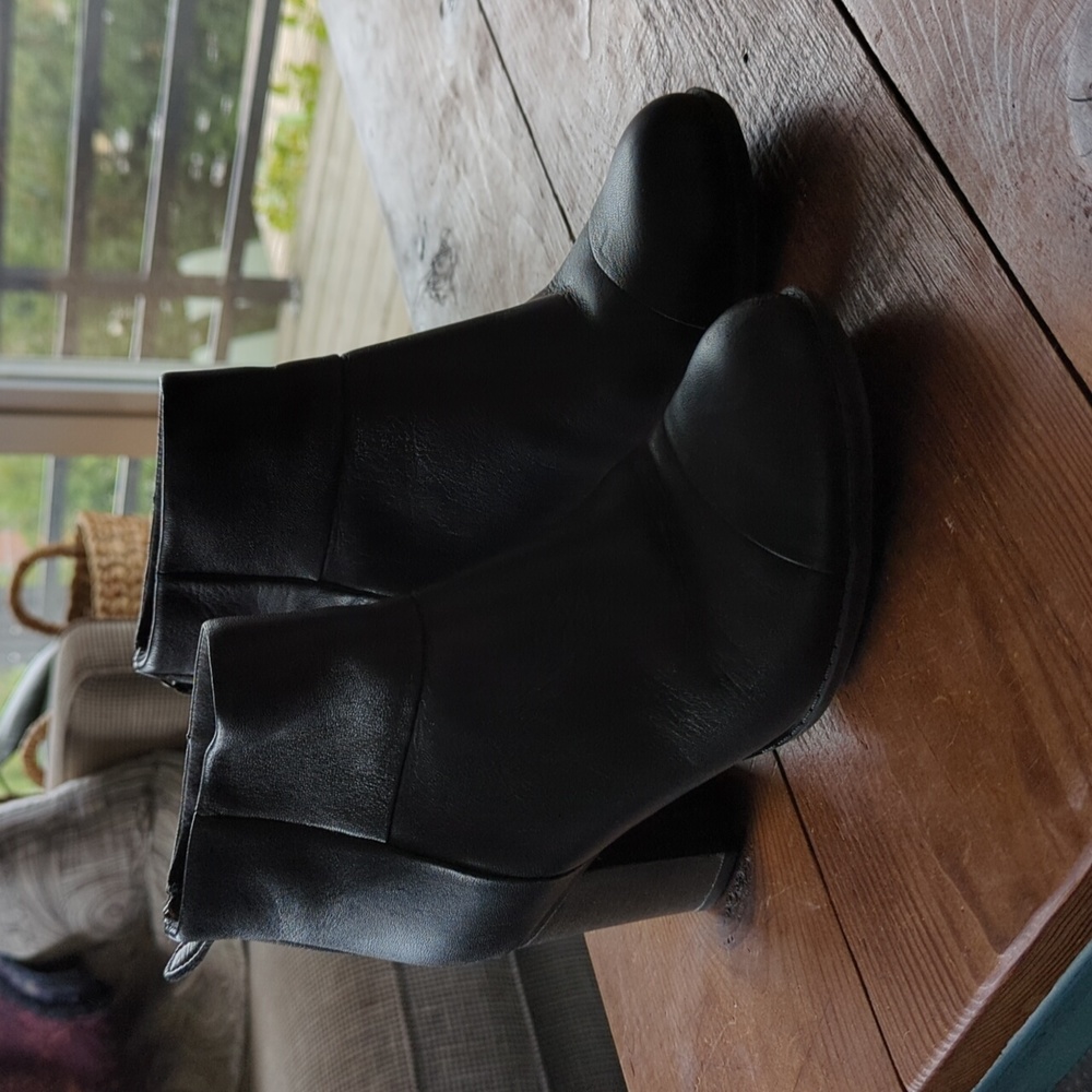 Clarks Block Heel Ankle Booties Size 6.5